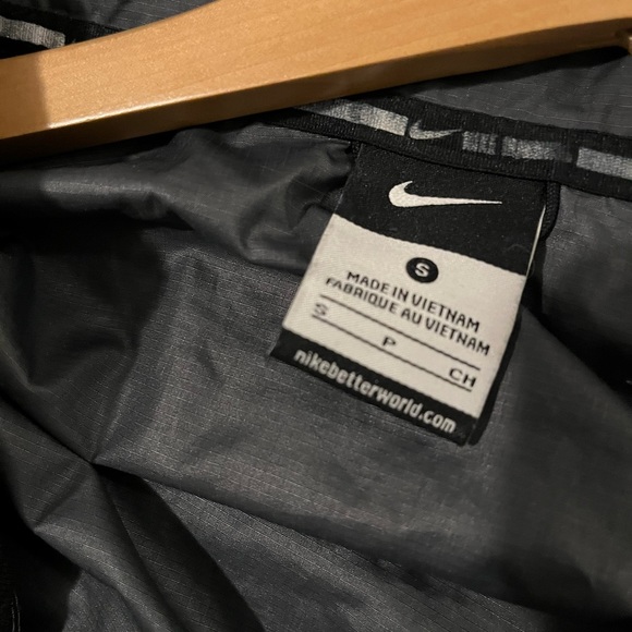 Nike running windbreaker jacket - size small - Picture 5 of 6